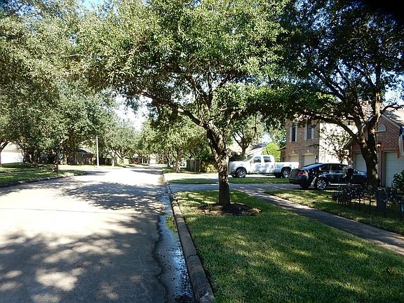5th image of 332 Summer Haven Dr