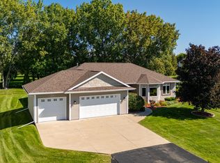 140 Thackery Dr, Oshkosh, WI 54904