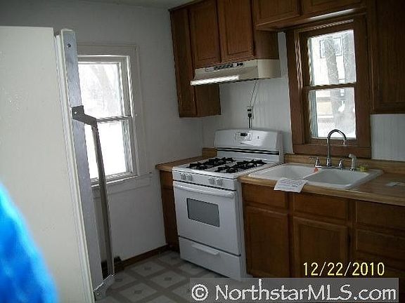 2nd image of 2653 Division St N