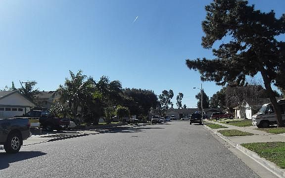 4th image of 406 Baker Ave