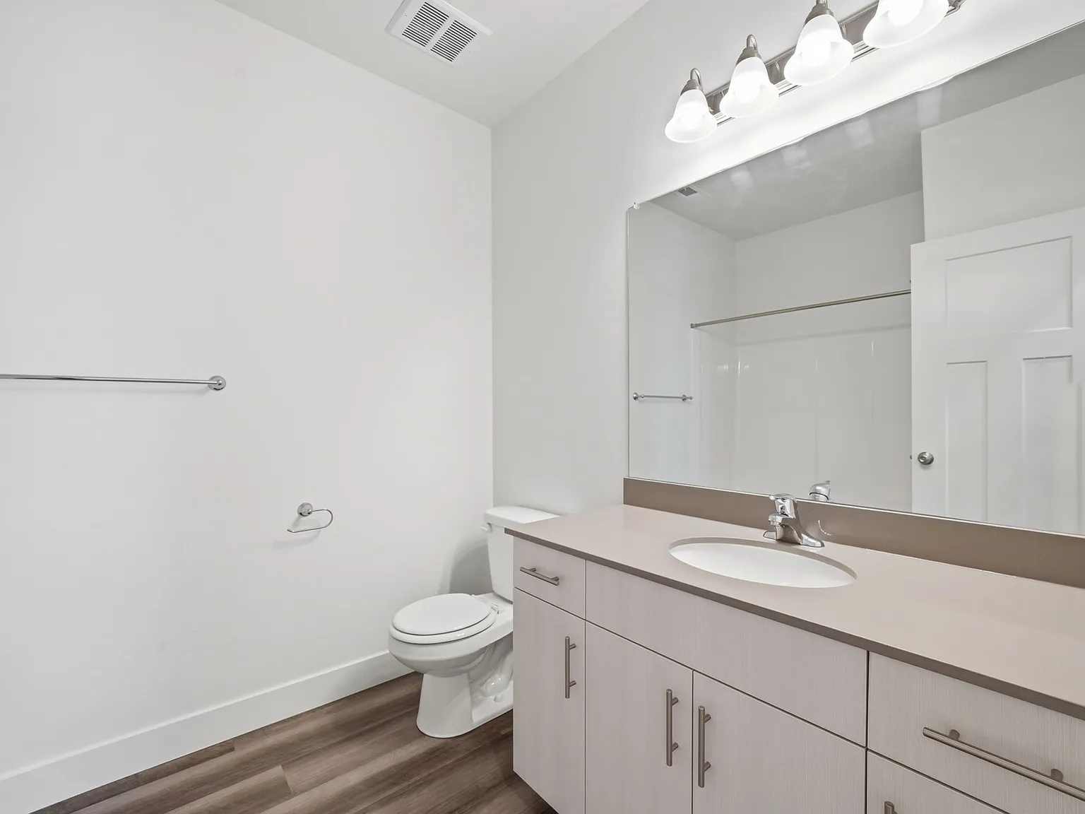 3 bed, 1272 sqft, $1,995 — Photo 3