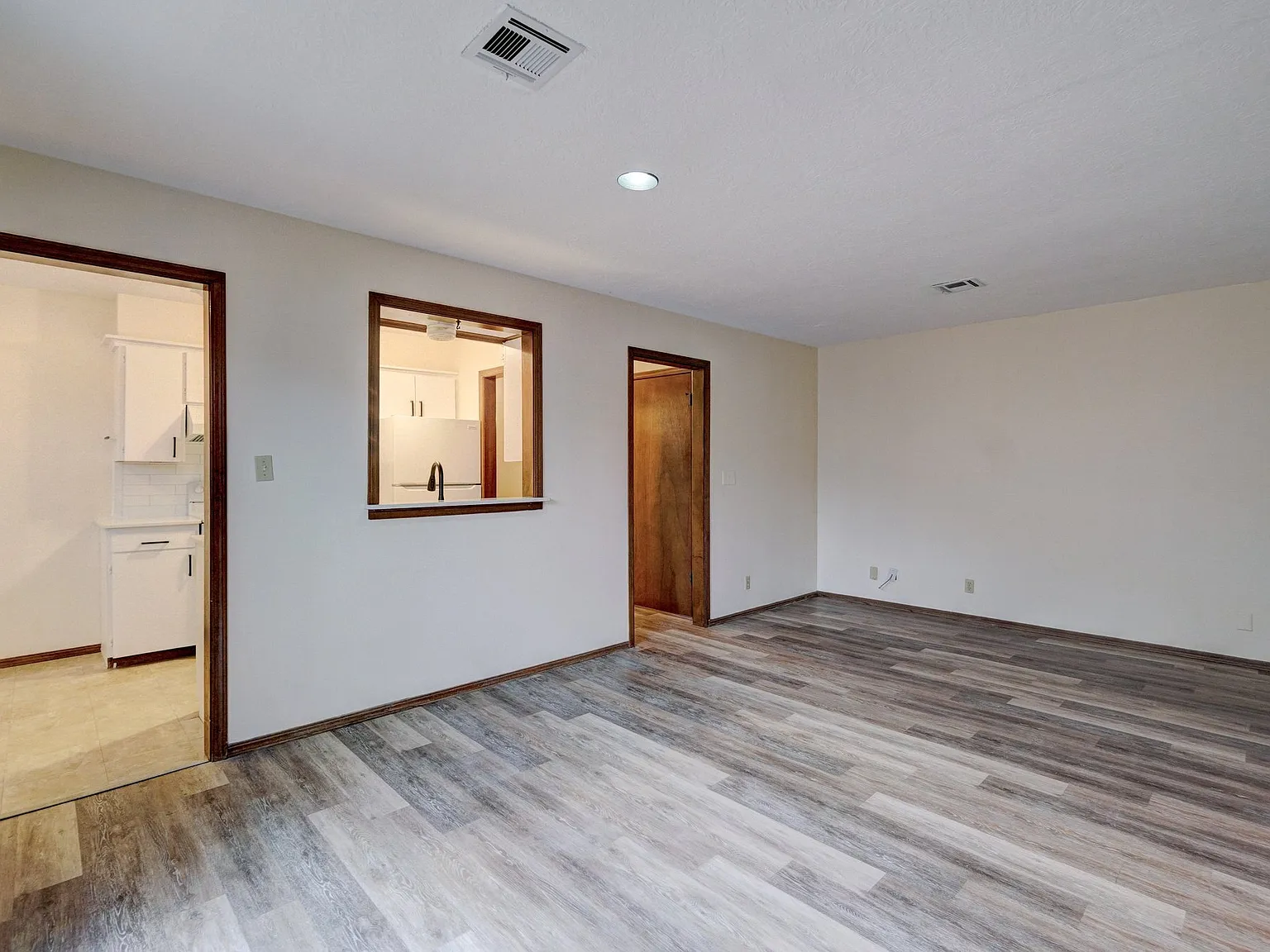 2244 Donna Dr — Photo 4