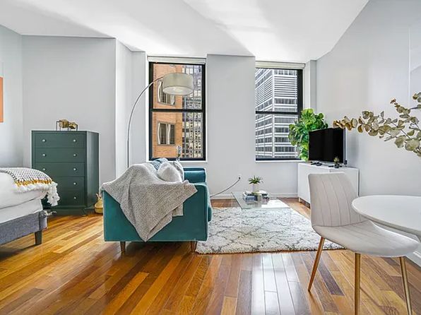 1 Wall Street Ct APT 704