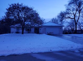 10388 Dixie Dr, Dubuque, IA 52001