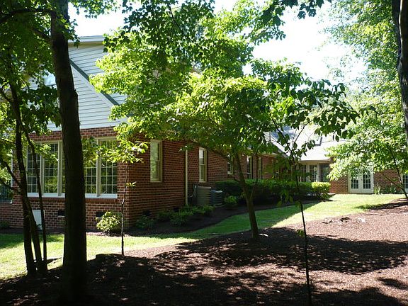 3rd image of 211 Laurel Woods Dr