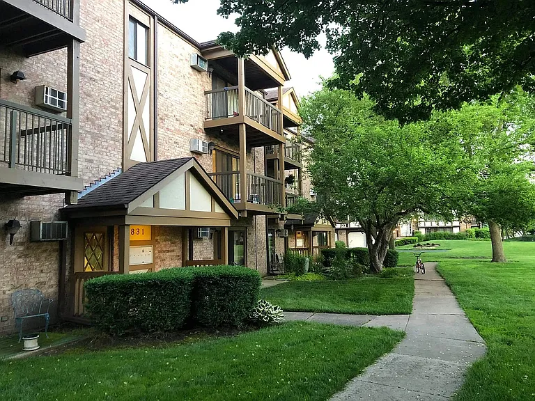 831 S Dwyer Ave — Photo 12