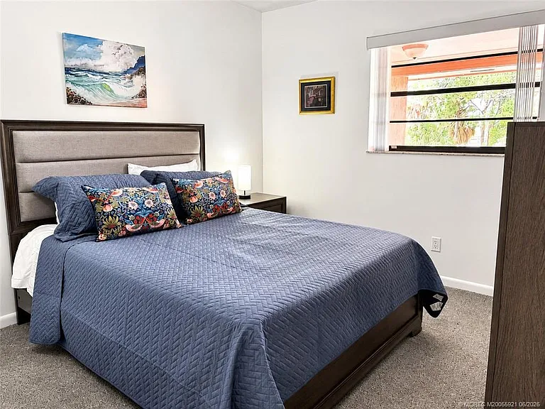 615 NW Oleander St #202 — Photo 14