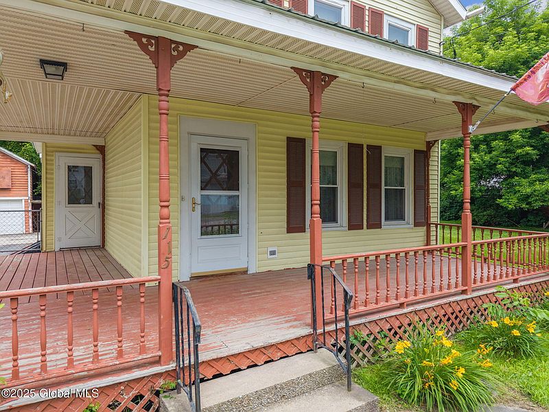 4th image of 115 Chestnut Lane