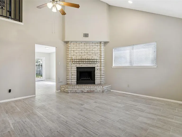 9414 Crystal Cove Cir — Photo 3