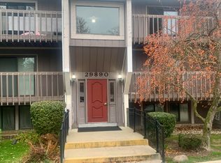 29890 W Twelve Mile Rd APT 910, Farmington, MI 48334