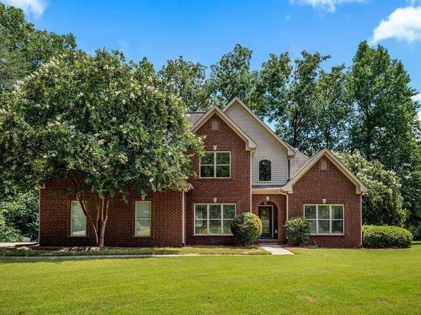 900 Whispering Pines Cir, Mount Olive, AL 35117