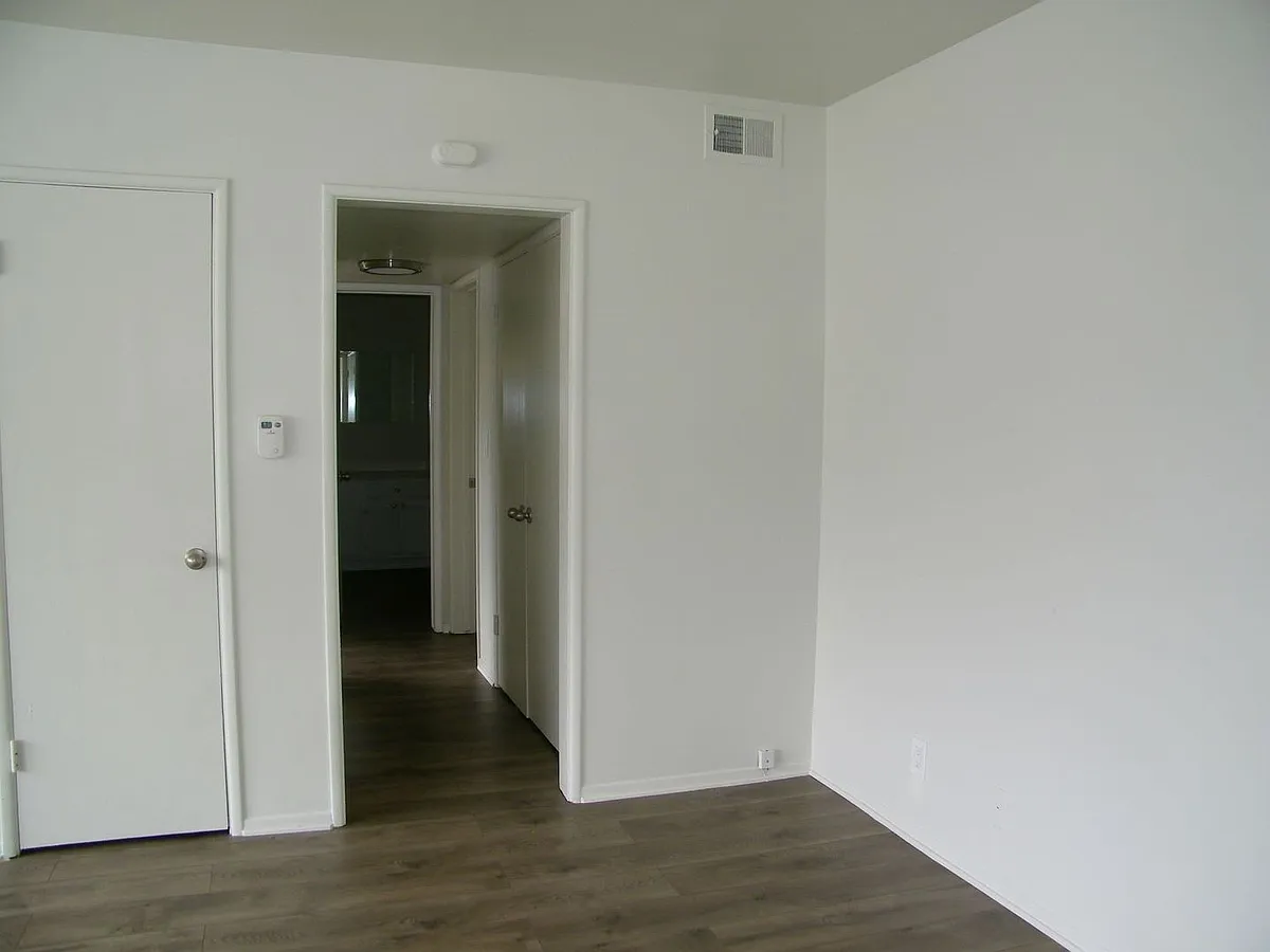 Building Photo - 2bed/2bath Available Now