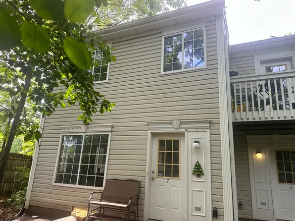 7 N Macgillis Dr, Round Lake, IL 60073