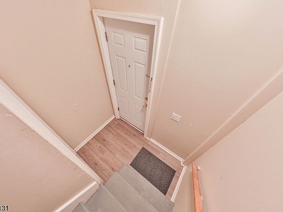 3rd image of 34B Bennett St