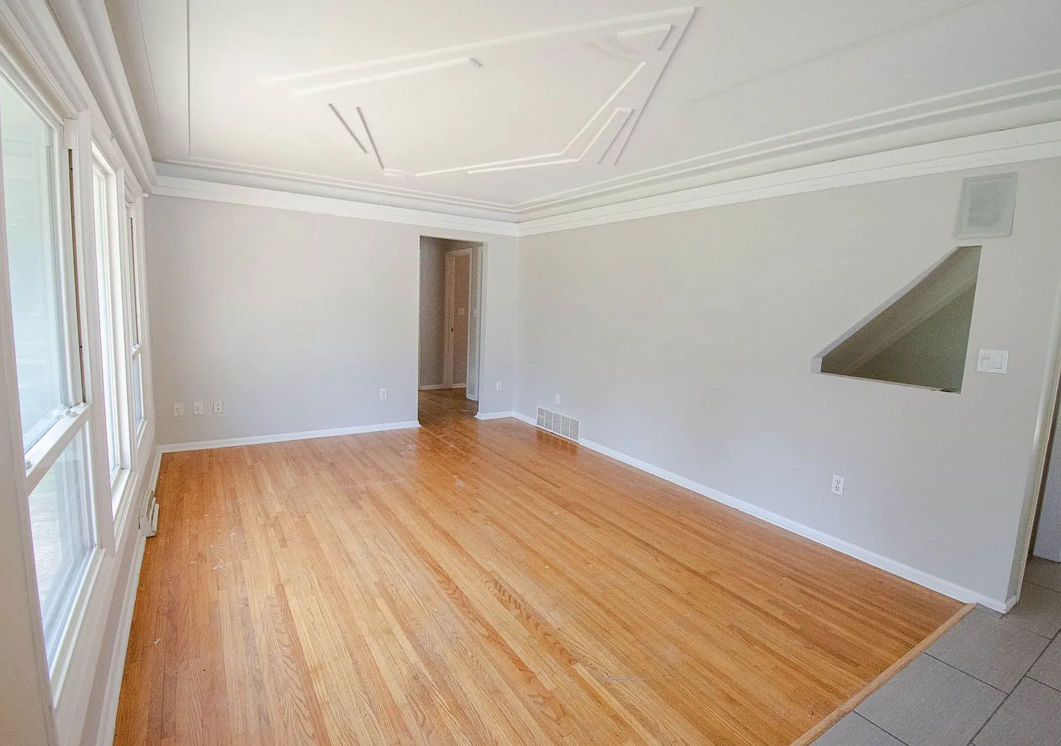 Fantastic home across the street from a park! — Photo 3