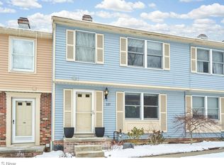 127 Quaker Ridge Dr, Akron, OH 44313