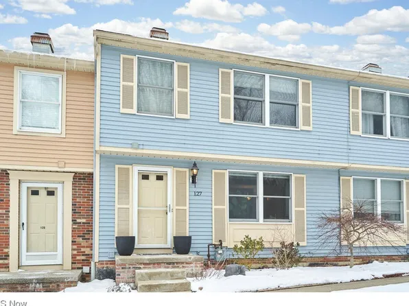 127 Quaker Ridge Dr, Akron, OH 44313