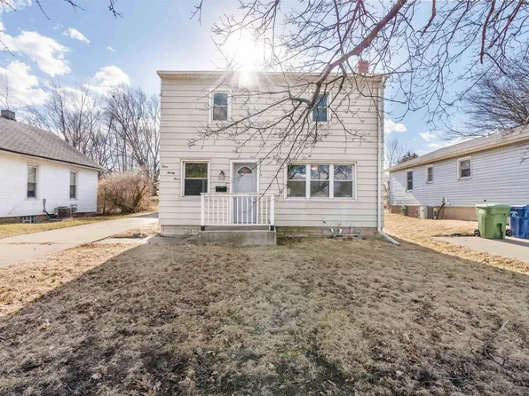 323 19th Pl, Clinton, IA 52732