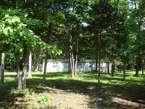 4th image of 305 Julie Ln