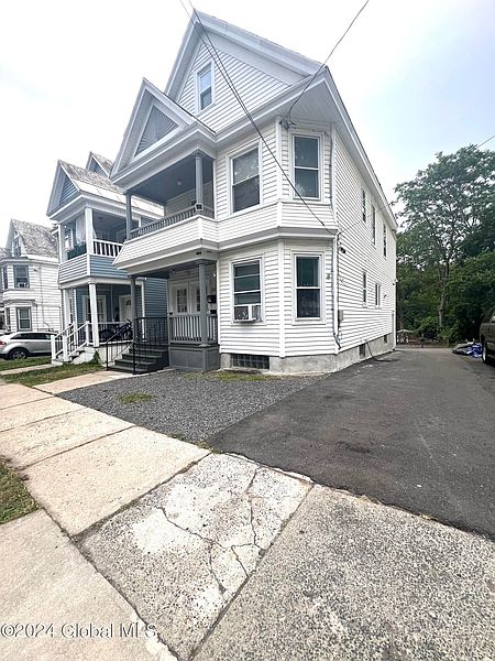 3rd image of 34 Columbia Street
