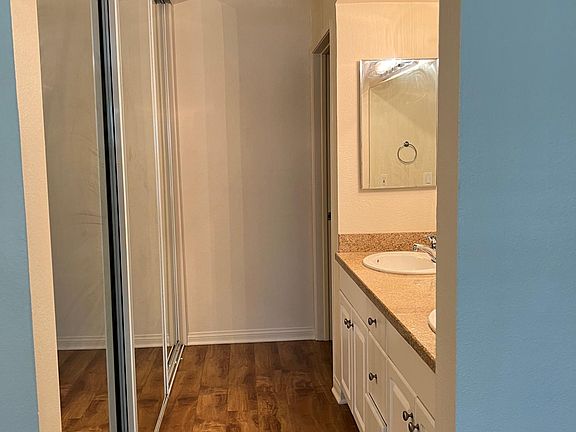 5th image of 5510 Owensmouth Ave APT 114