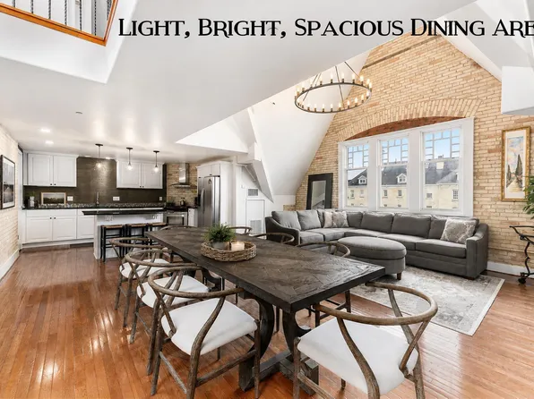 810 Cottageview Dr, Traverse City, MI 49684