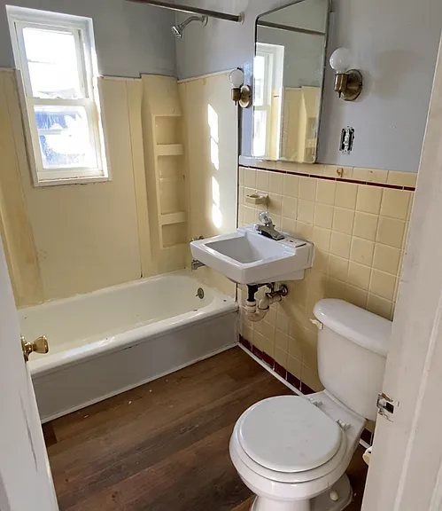 202 E Bruce Ave — Photo 2