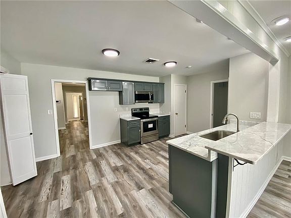 3rd image of 2846 Hyman Pl