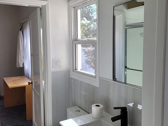 3rd image of 10528 Ayres Ave