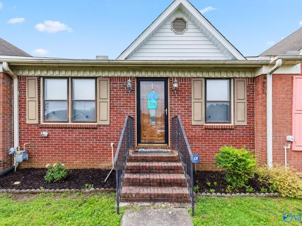 306 College St NW, Hartselle, AL 35640
