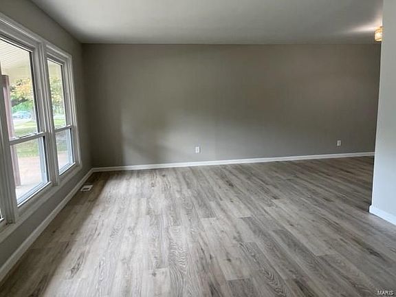 4th image of 2820 Radcliffe Dr