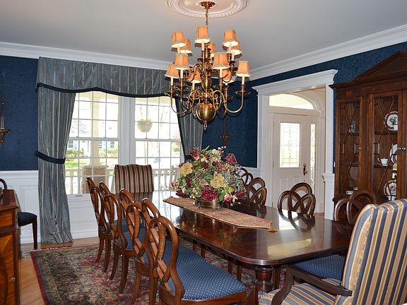 BANQUET SIZE DINING ROOM