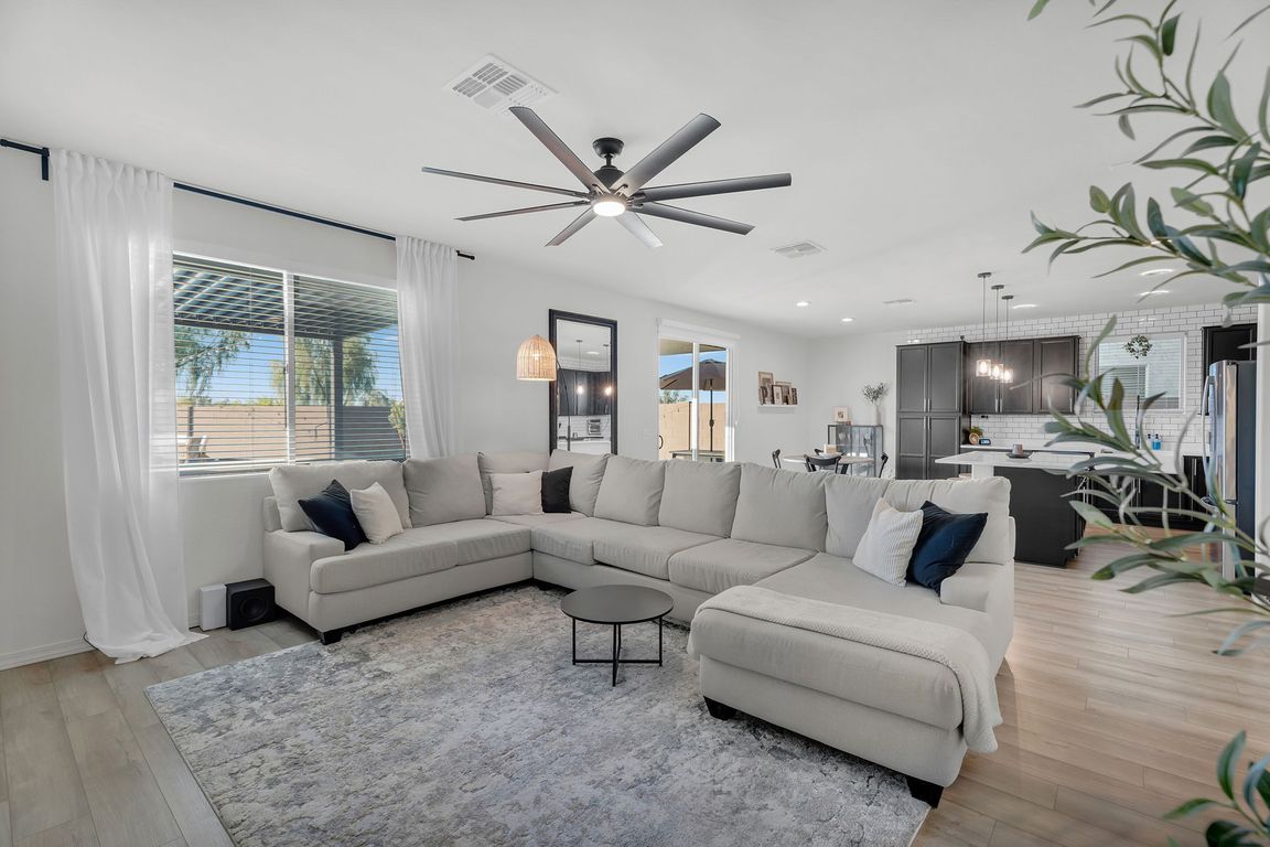 next background image