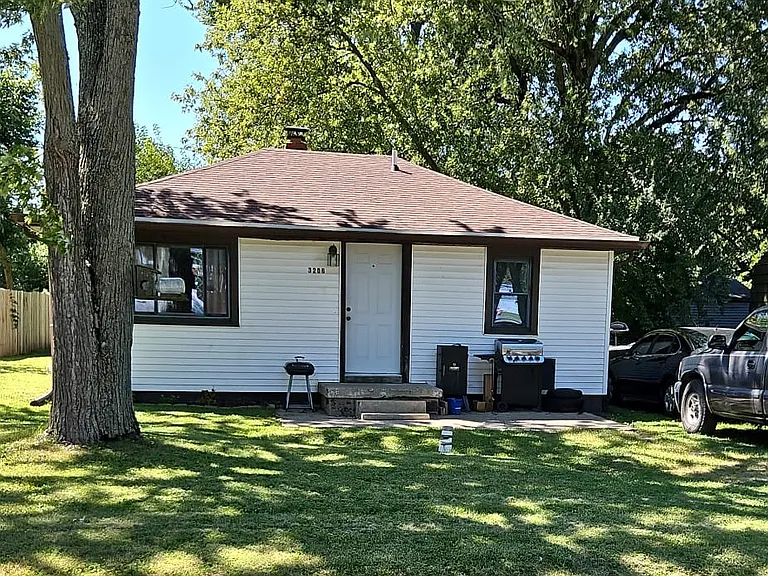 3206 S Temple Ave — Photo 2