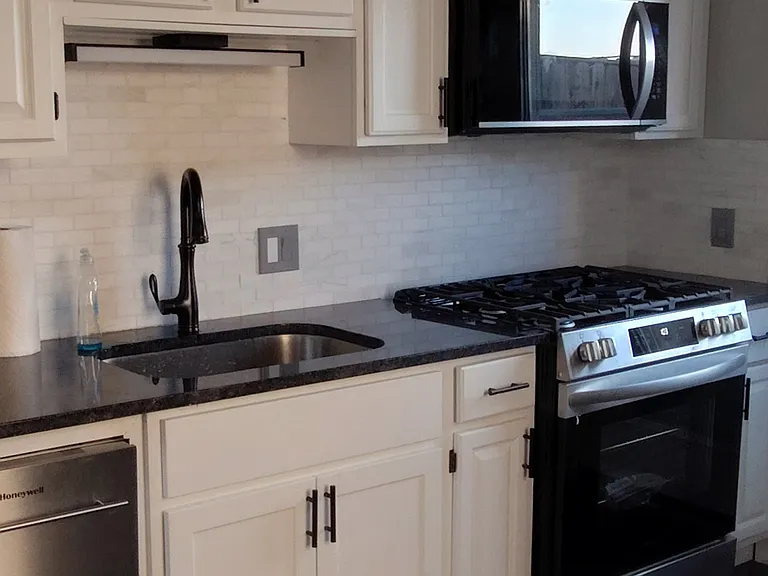 633 Walnut Ave — Photo 2