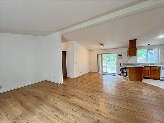 4th image of 41 Allen Dr