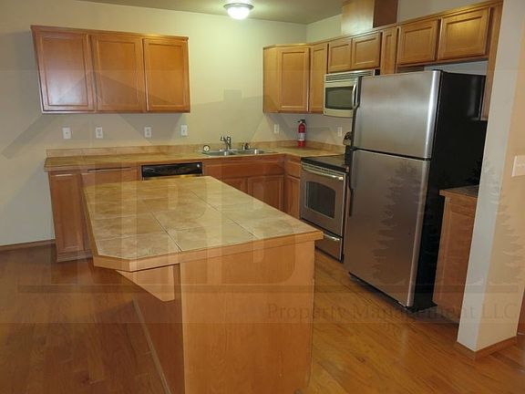 4th image of 1010 108th Street Ct E Unit 102