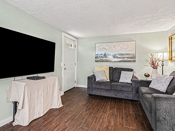 3rd image of 1585 Leeds Ave