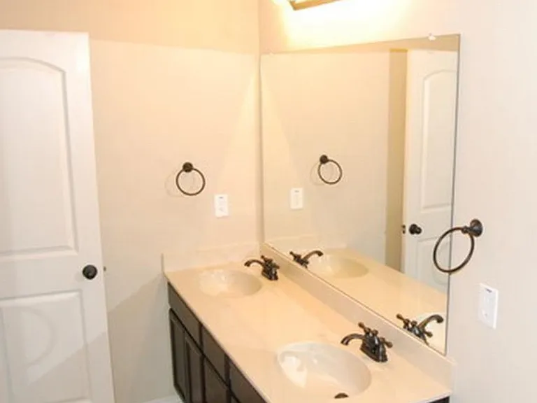 353 Orbit Dr — Photo 6