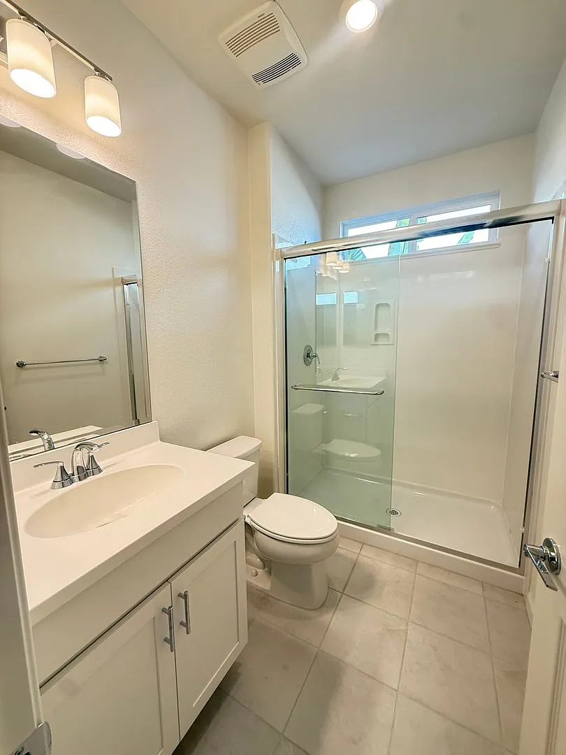 Newer Construction - 4 bedroom home — Photo 4