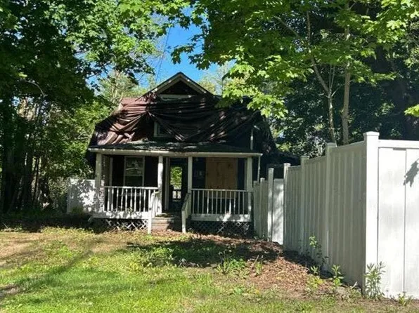 195 Lakeview Ave, Port Henry, NY 12974