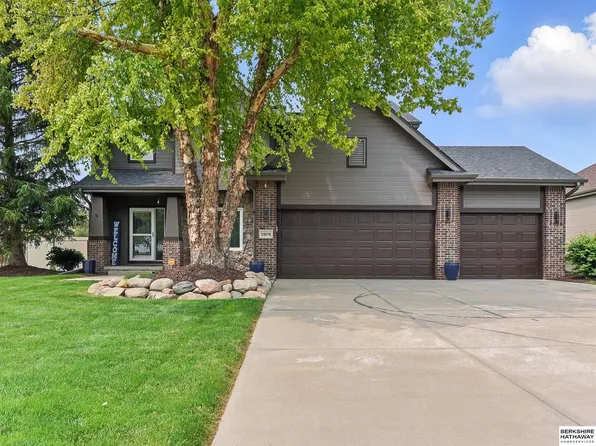 15670 King St, Bennington, NE 68007