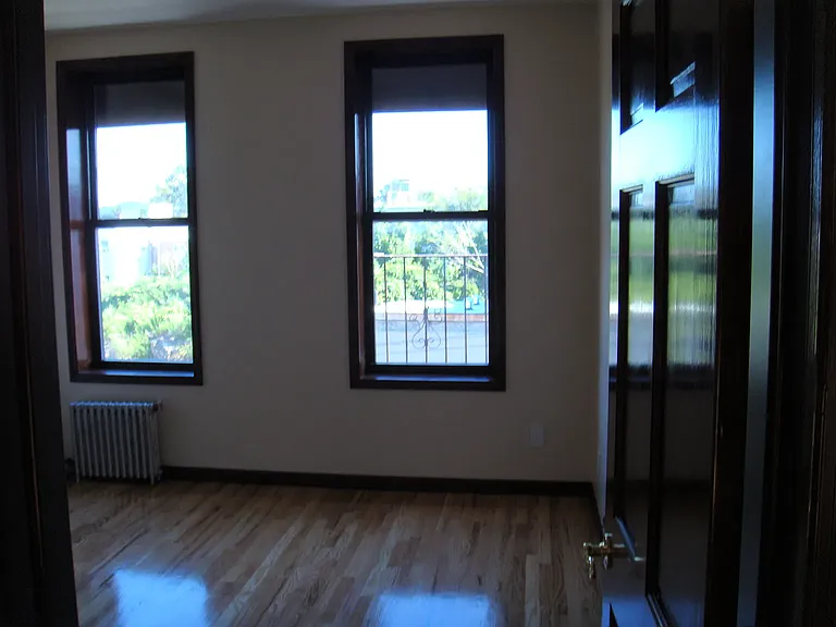 764 E 214th St #8 — Photo 9