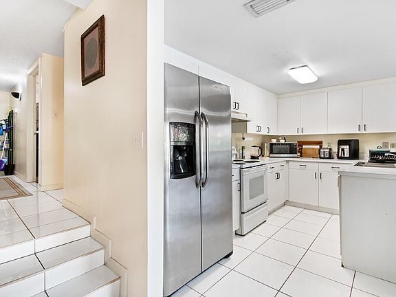 4th image of 4720 SW 62nd Way #203