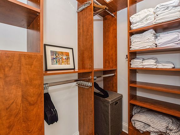3rd image of 1056 W Lawrence Ave APT 4B