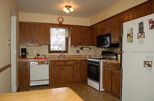 5th image of 15419 Aster St