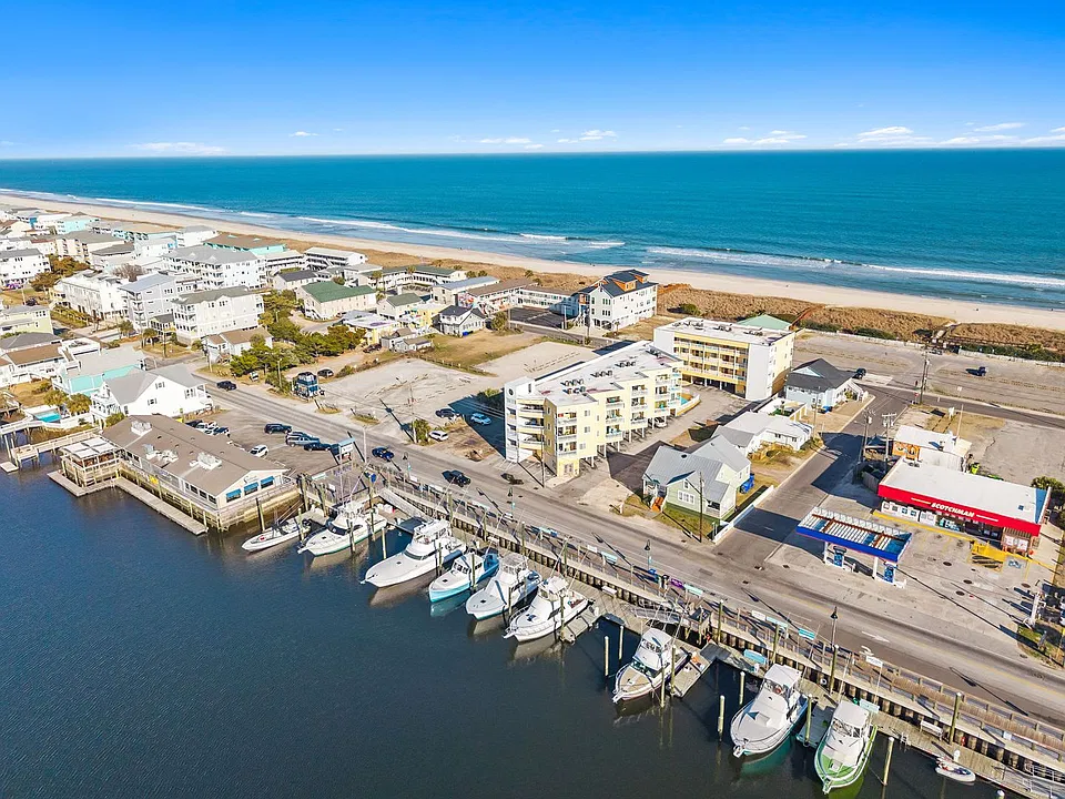 302 Canal Dr #11