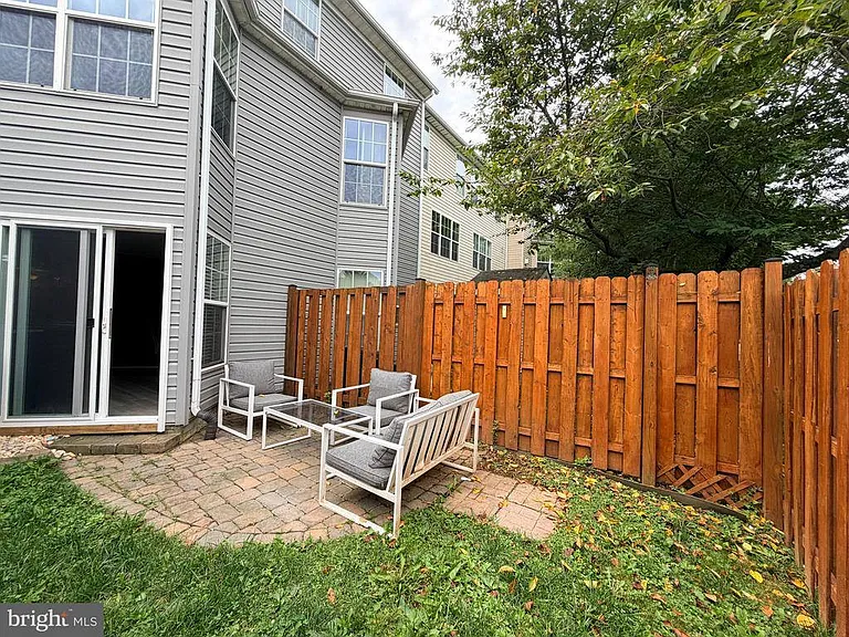605 Tivoli Rd — Photo 8