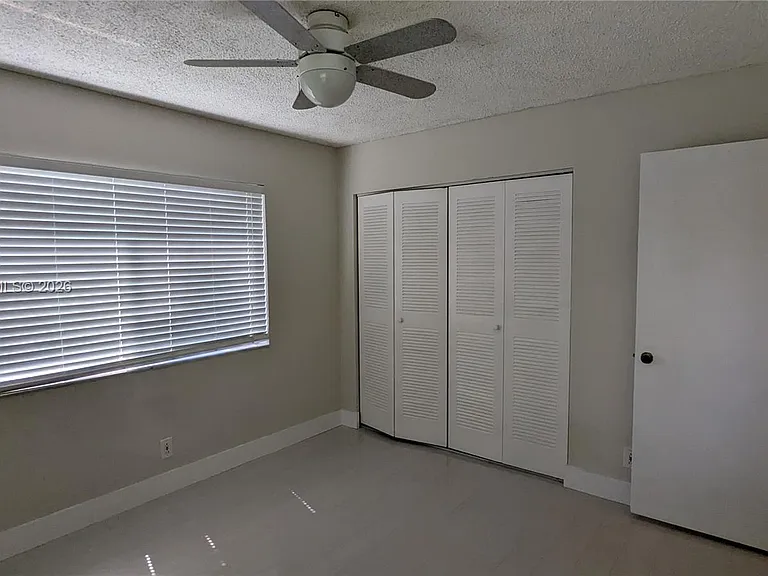 460 Lakeview Dr #4 — Photo 16