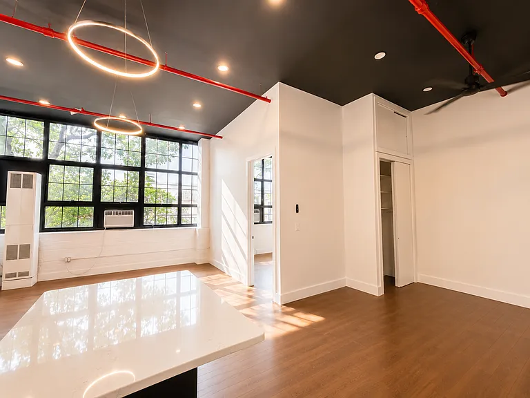 248 McKibben St #1E — Photo 8